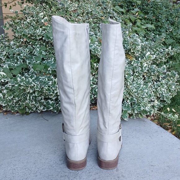 JustFab Stone Light Grey Knee Length Zip Western Style Low Heel Boots Like New - Picture 3 of 9